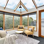 Whitmore- Classic Villa - Christchurch Holiday Homes