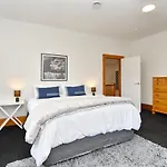 Whitmore- Classic Villa - Christchurch Holiday Homes